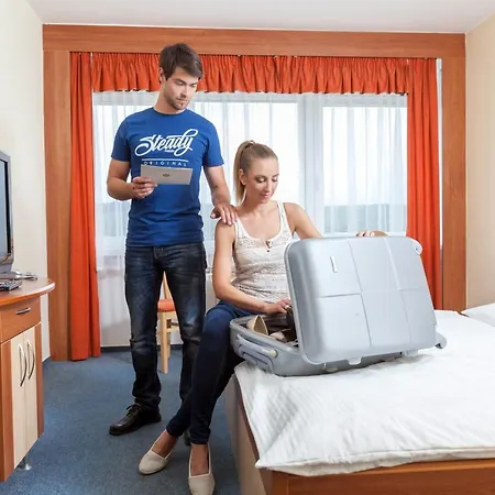 Hotel Lázně Kostelec 3*